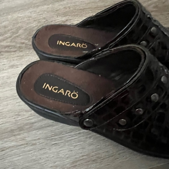 Ingaro Dark Brown Faux Crock Leather Clogs - Picture 5 of 14